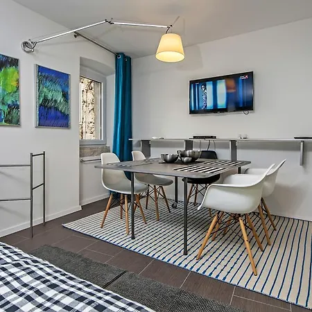 Aalvar And Aalto Apartment