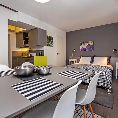 Aalvar And Aalto Apartment *