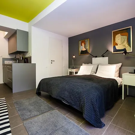 Aalvar And Aalto Apartment